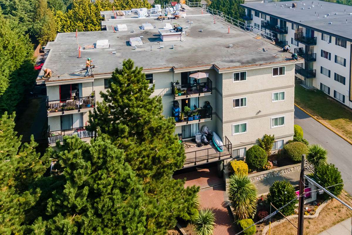 https://www.capreit.ca/wp-content/uploads/2021/09/aprtments-for-rent-in-victoria-bc-magnolia-manor-exterior-aerial.jpg