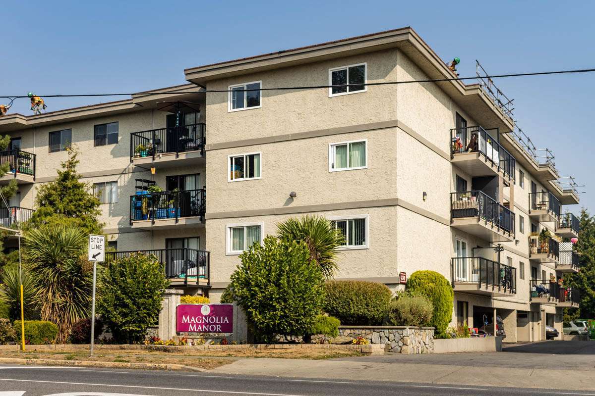 https://www.capreit.ca/wp-content/uploads/2021/09/aprtments-for-rent-in-victoria-bc-magnolia-manor-front-sign.jpg