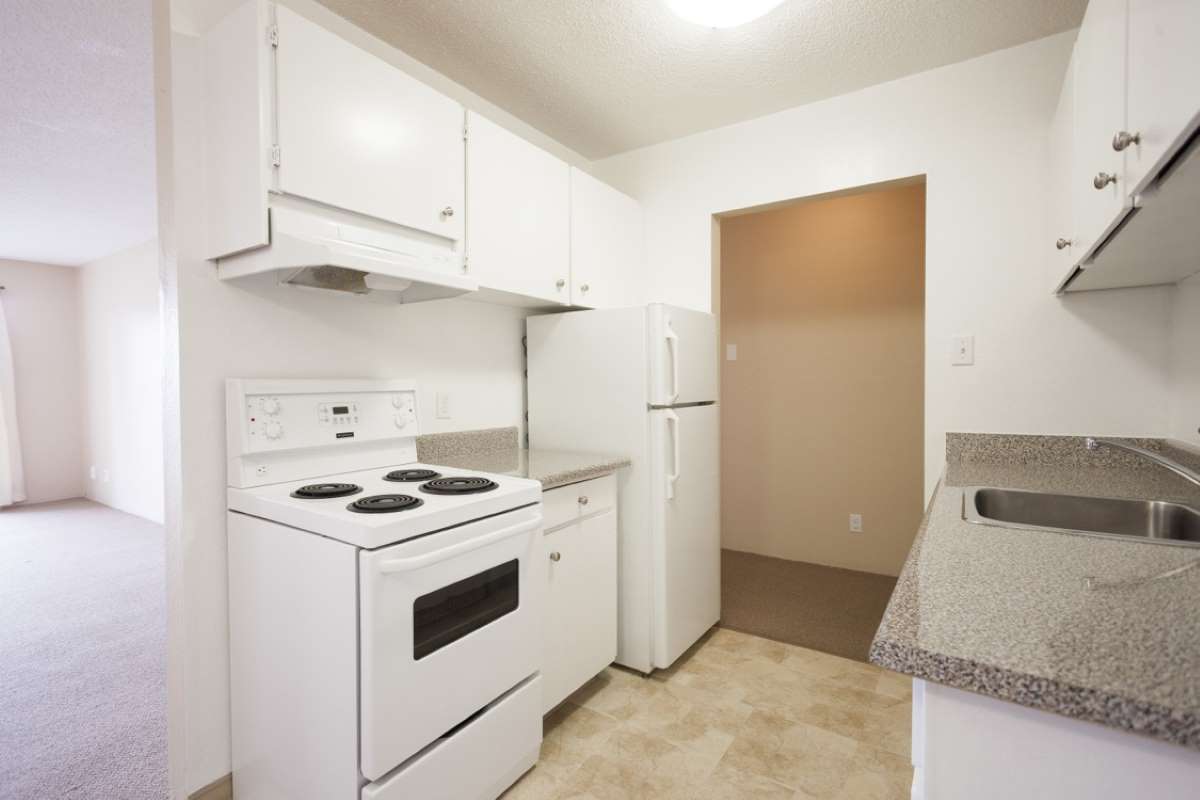 https://www.capreit.ca/wp-content/uploads/2021/09/web-capreit-bc-esquimalt-625constance-photo-7.jpg