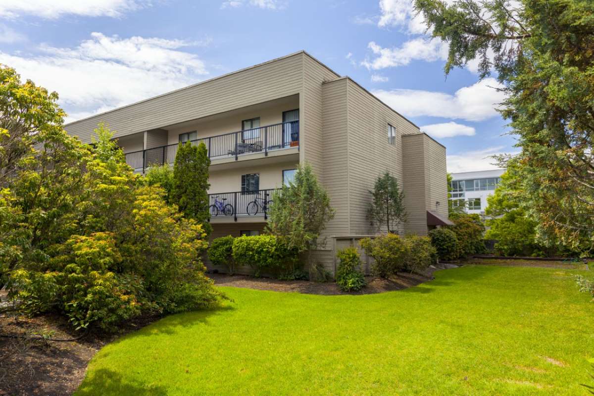 https://www.capreit.ca/wp-content/uploads/2021/09/web-capreit-bc-richmond-8200park-photo-17.jpg