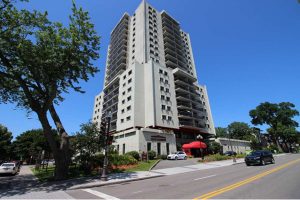 Le St-Laurent Apartments