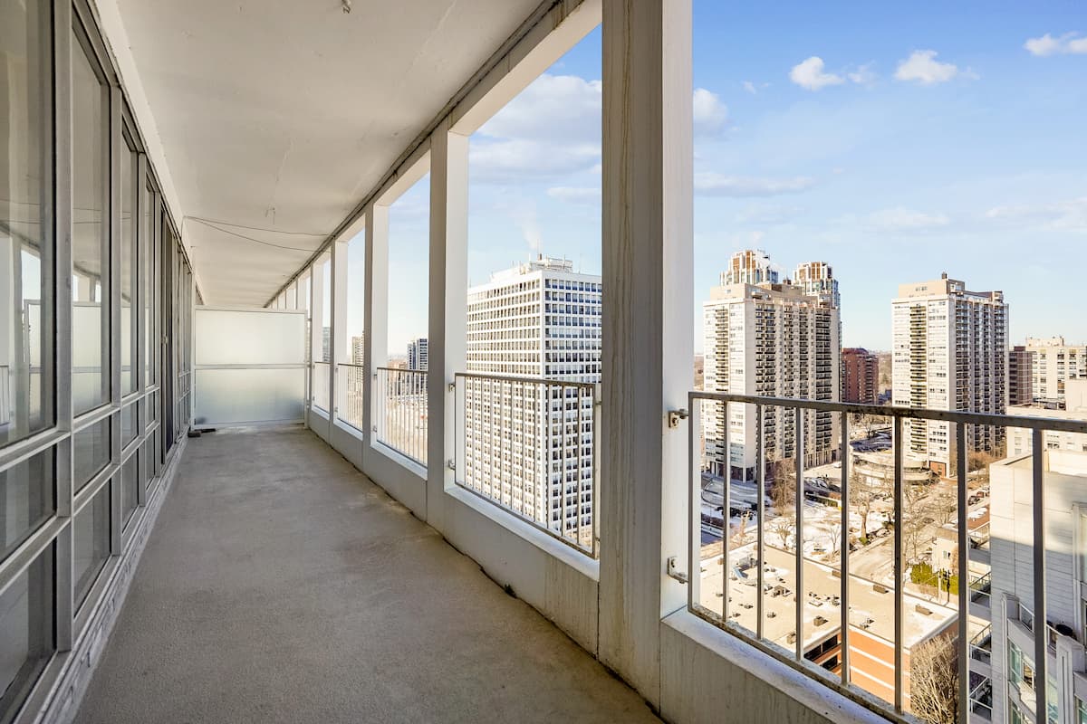 Bachelor available at 330 Spadina Road, Toronto 5