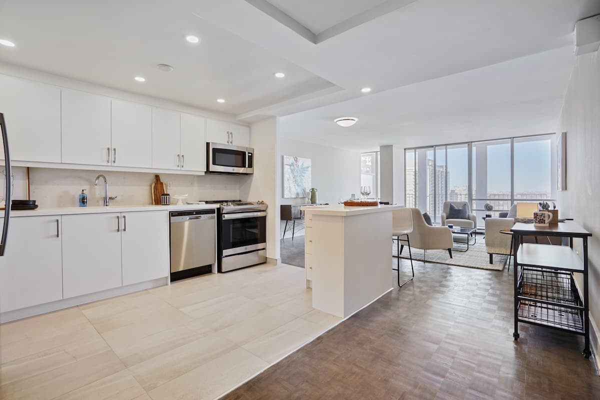 https://www.capreit.ca/wp-content/uploads/2021/10/3-Tower-Hill-East-kitchen.jpg