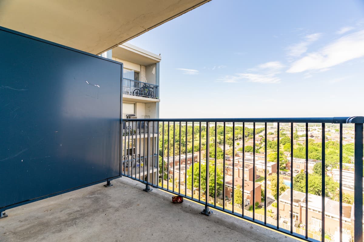 https://www.capreit.ca/wp-content/uploads/2021/11/9-apartments-for-rent-toronto-ON-2020-sheppard-balcony.jpg