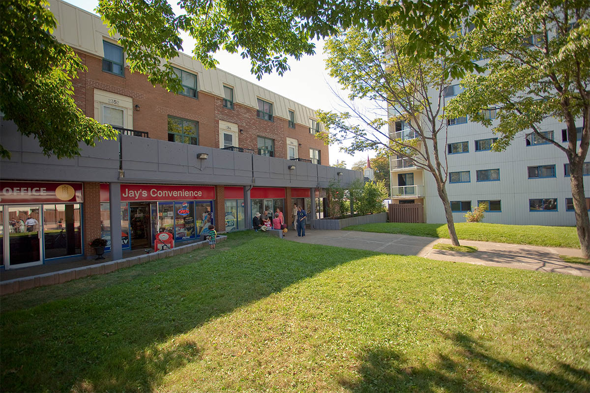 https://www.capreit.ca/wp-content/uploads/2021/11/Harbour-View-Apts-Longard-Plaza-Halifax-NS_0007_capreit-ns-halifax-2334longard-photo-2-1.jpg