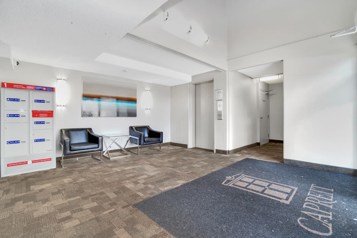 Brighton Apartments - Lobby