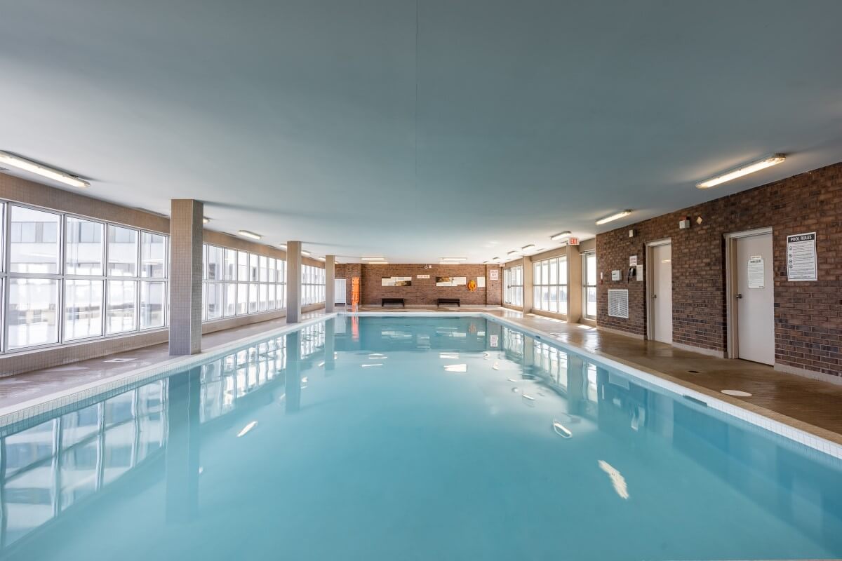 https://www.capreit.ca/wp-content/uploads/2021/12/7-Apartments-for-rent-Toronto-411-Duplex-Pool.jpg