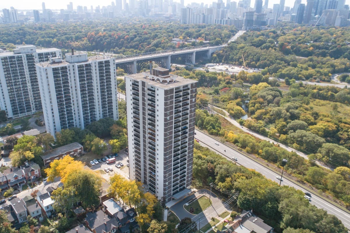 https://www.capreit.ca/wp-content/uploads/2021/12/Eastmount-toronto-ON-drone.jpg