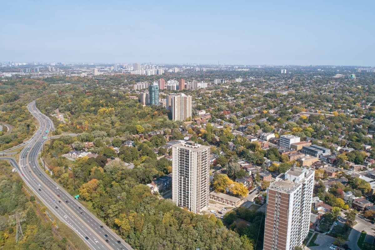 https://www.capreit.ca/wp-content/uploads/2021/12/Eastmount-toronto-ON-neighbourhood.jpg