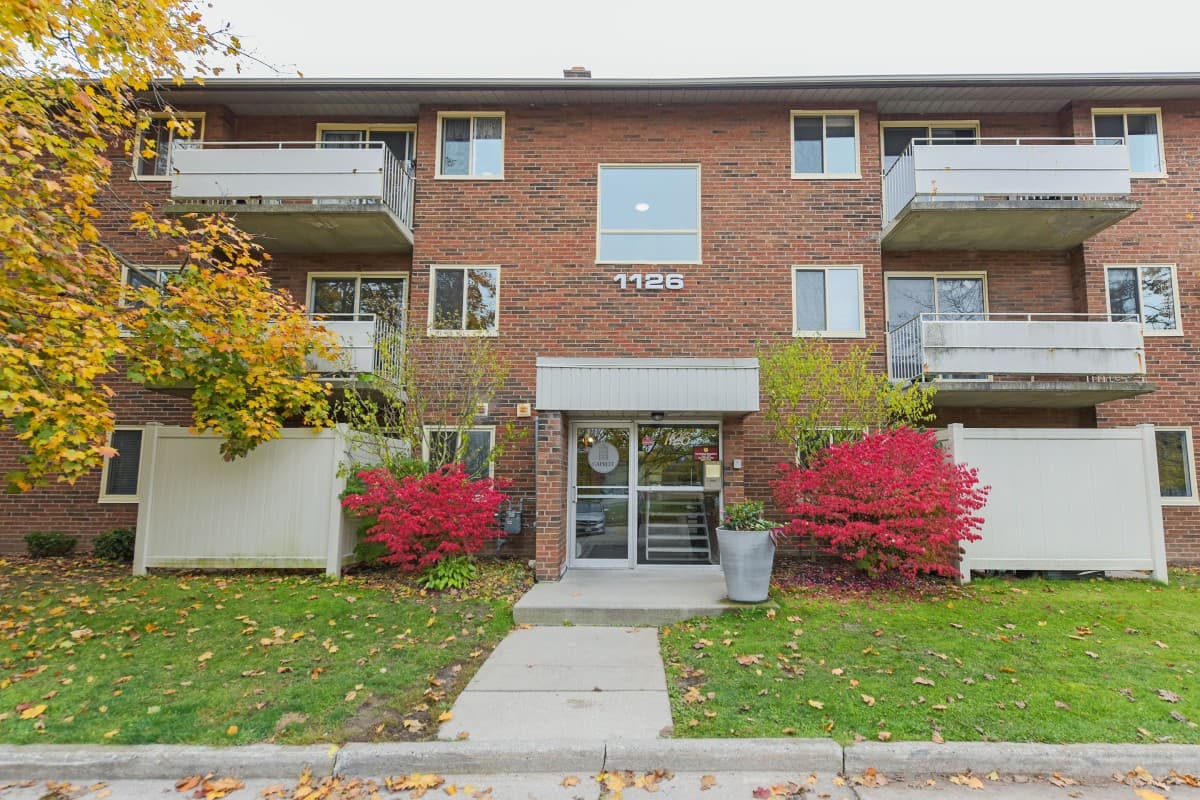 https://www.capreit.ca/wp-content/uploads/2021/12/Royal-york-london-ON-exterior.jpg