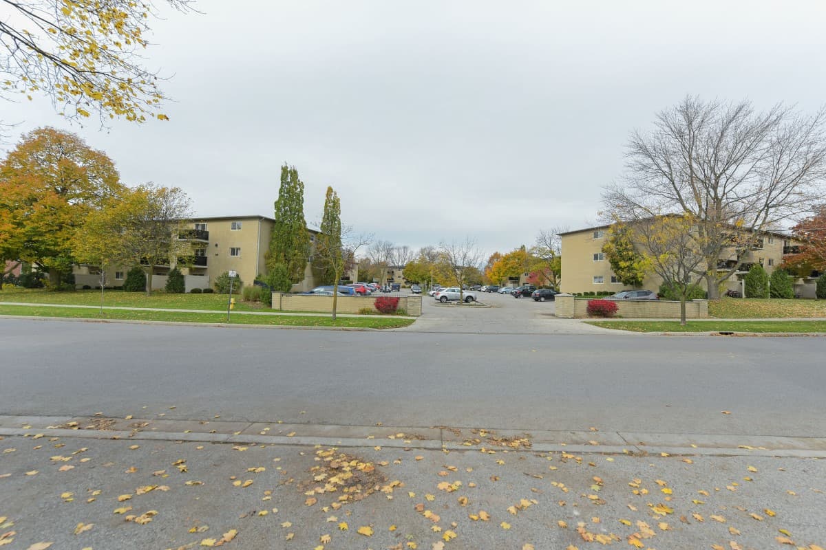https://www.capreit.ca/wp-content/uploads/2021/12/Royal-york-london-ON-neighbourhood.jpg