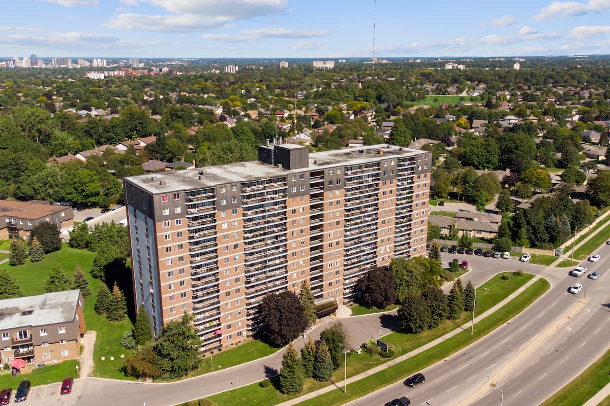 https://www.capreit.ca/wp-content/uploads/2021/12/The-westmount-london-ON-drone.jpg