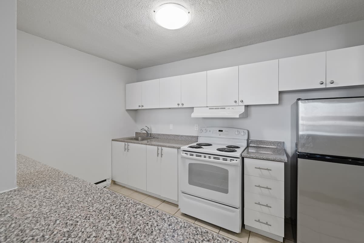 https://www.capreit.ca/wp-content/uploads/2022/04/5-Halifax-apartments-Mackeen-kitchen-1.jpg