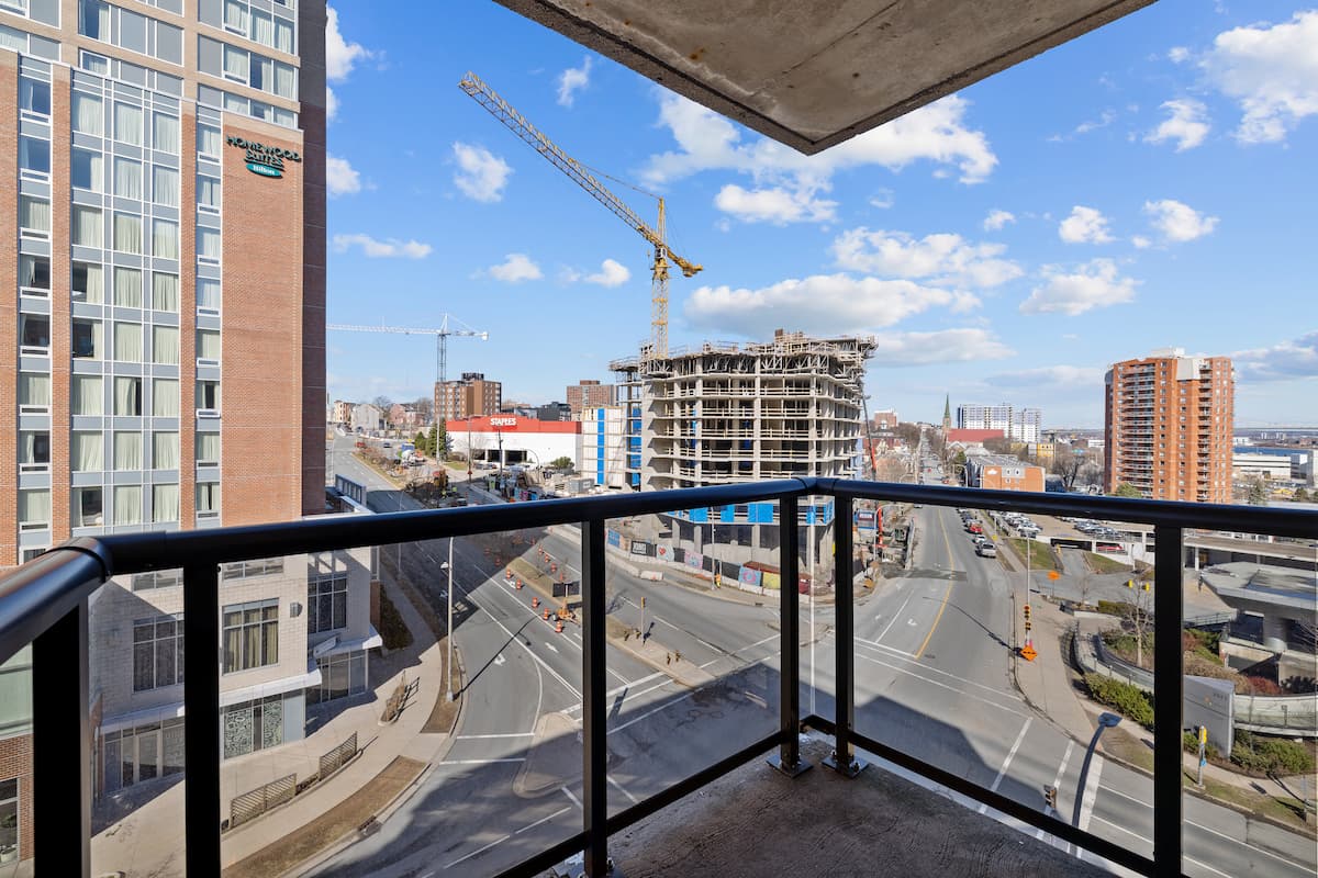 https://www.capreit.ca/wp-content/uploads/2022/04/8-Halifax-apartments-Mackeen-balcony-1.jpg