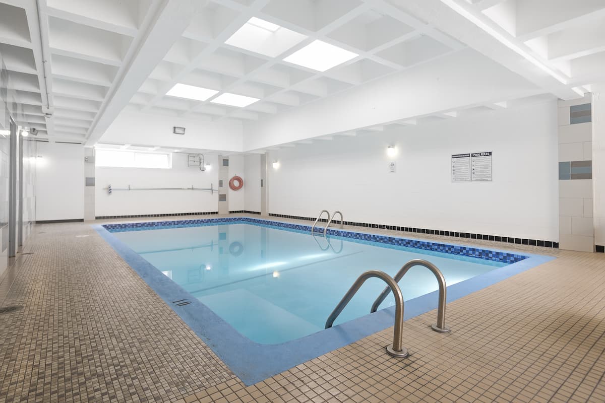 https://www.capreit.ca/wp-content/uploads/2022/05/9-saguenay-apartments-montreal-QC-pool.jpg