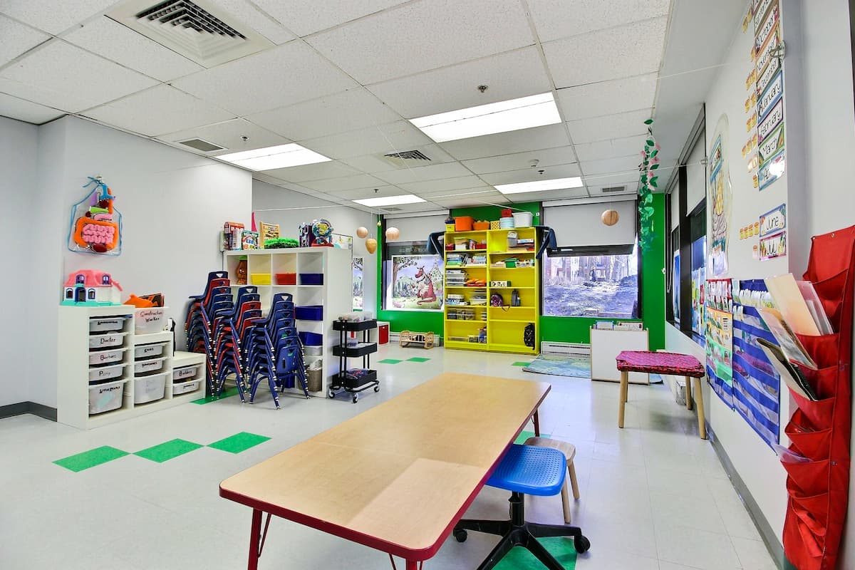 1245, 1275 Chemin Ste. Foy, 830, 840, 850 Ave. ErnestGagnon, 875 Ave