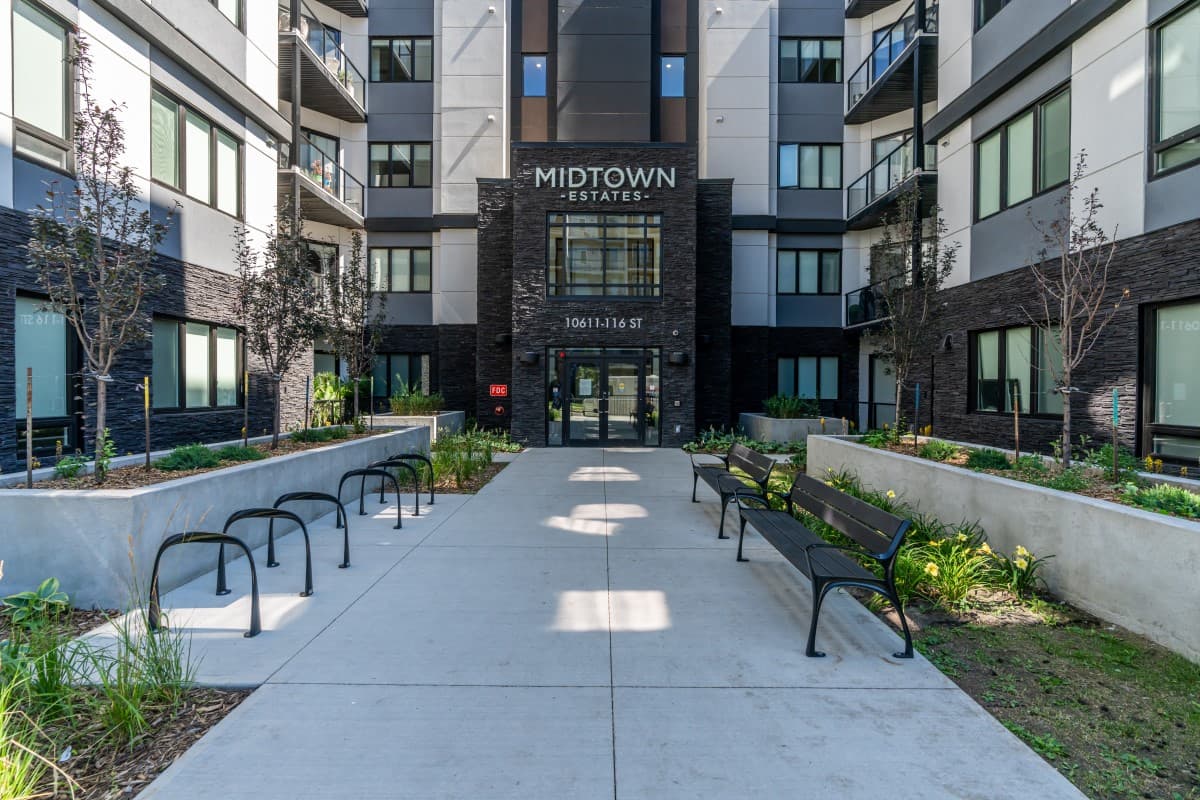 Midtown Estates - Courtyard & Bike Racks