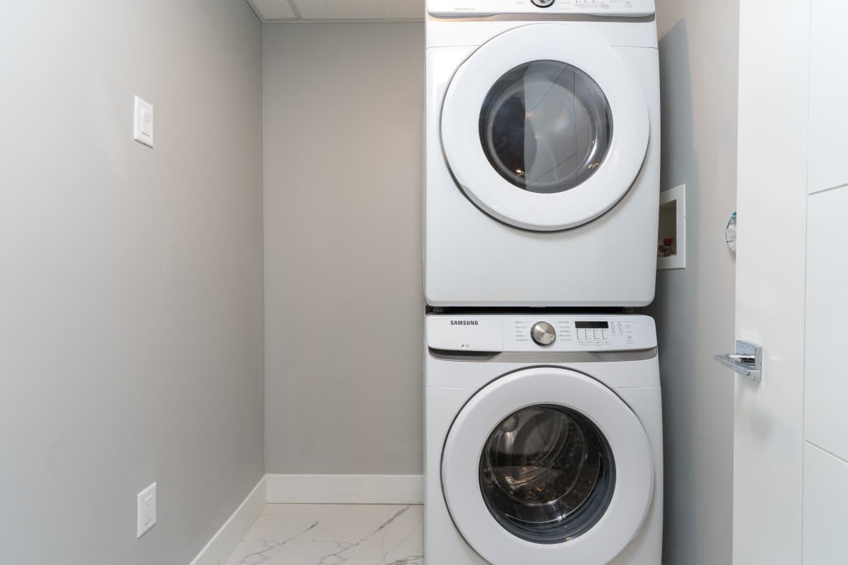 https://www.capreit.ca/wp-content/uploads/2022/07/20611-Midtown-Estates-In-Suite-Laundry-resized-for-web.jpg