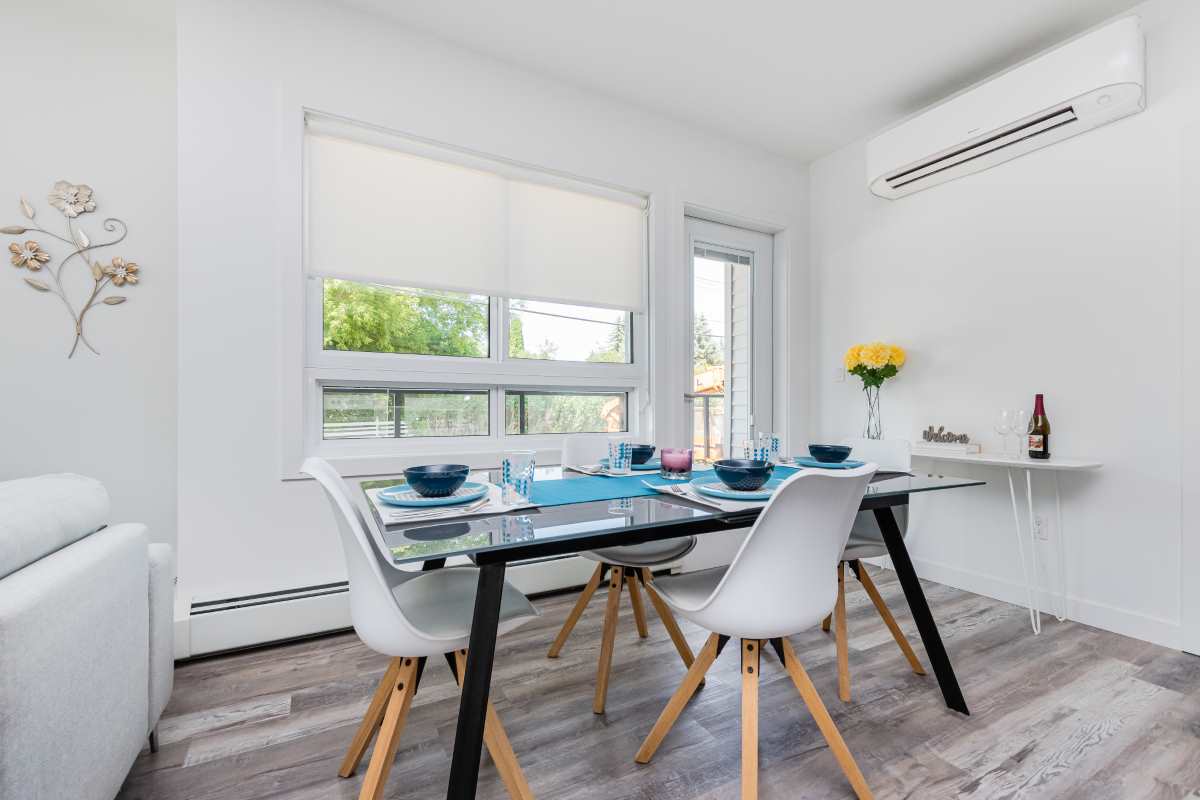 https://www.capreit.ca/wp-content/uploads/2023/04/Holyrood-Square-Apartments-Edmonton-Interior-Dining-04.jpg