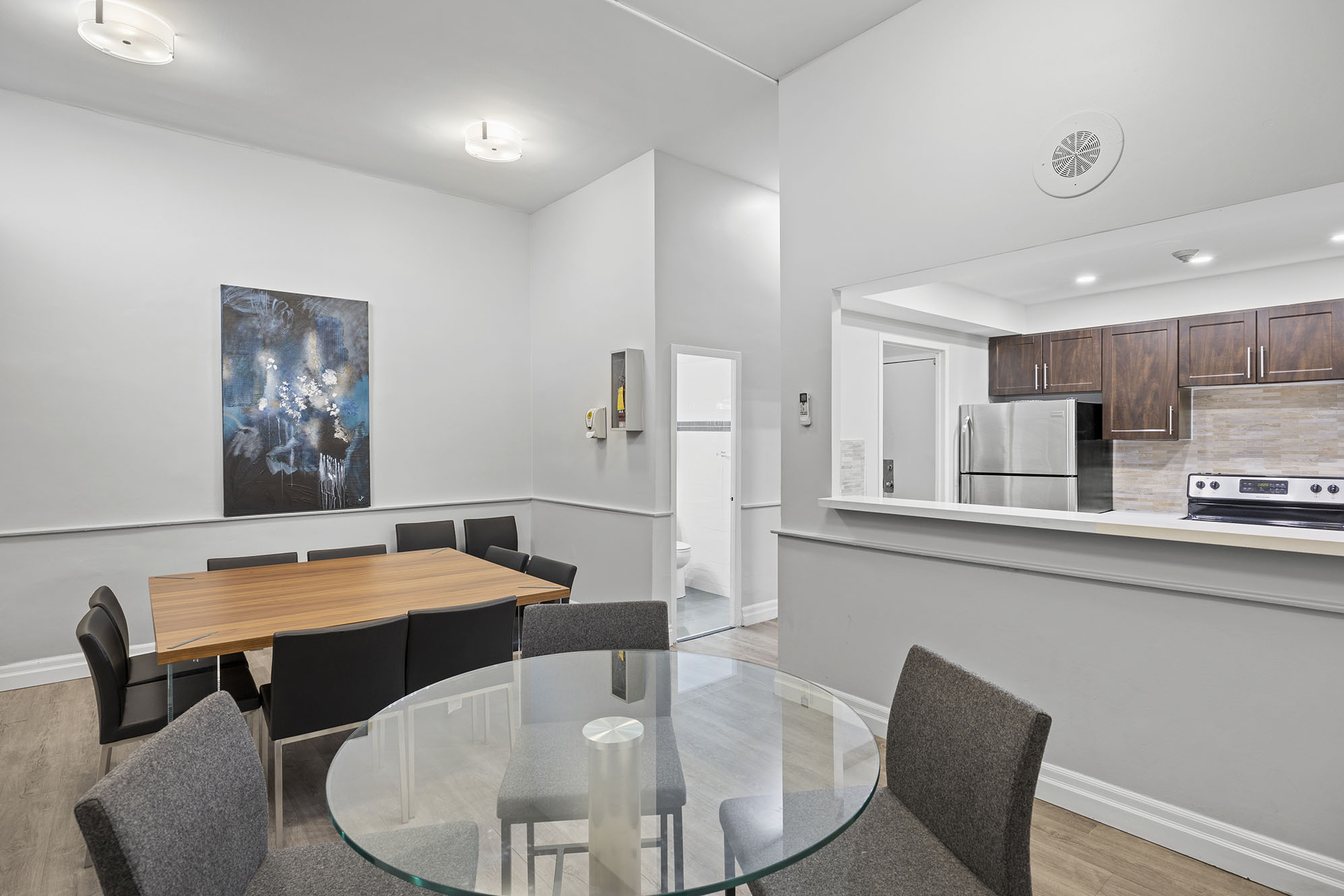 2 Bedroom available at 1055 Bloor Street, Mississauga 3
