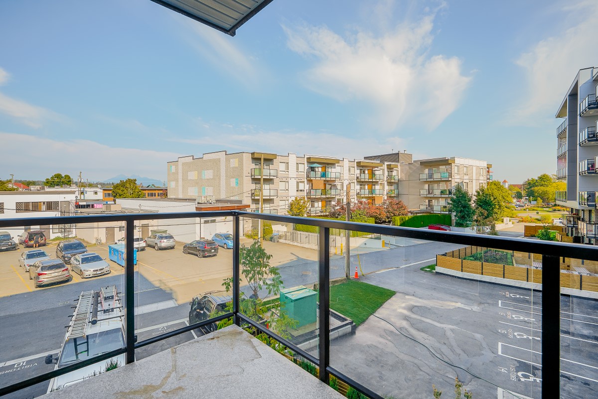 2 Bedroom available at 20449 Park Ave, Langley 5