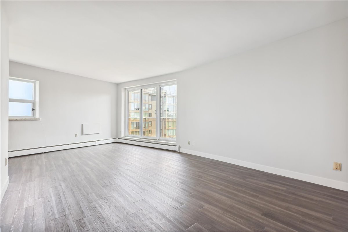 2 Bedroom available at 5200 Lakeshore Road, Burlington 2