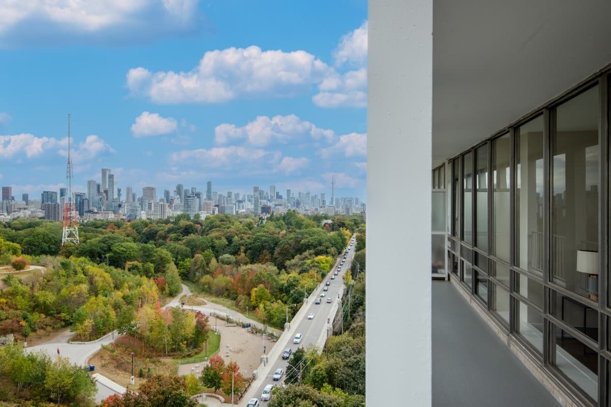 https://www.capreit.ca/wp-content/uploads/2023/10/Tower-Hill-East-balcony-view.jpg