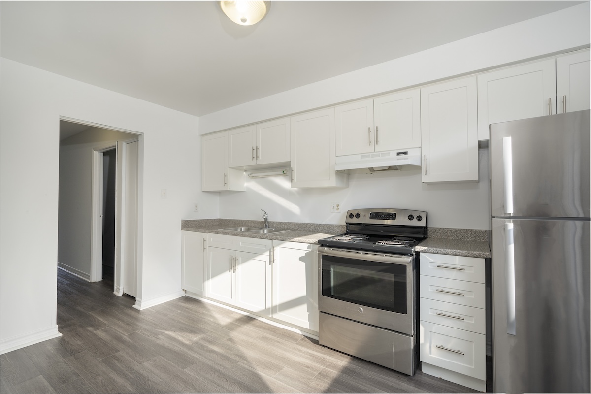 https://www.capreit.ca/wp-content/uploads/2024/01/181-183-Blackacres-Townhouse-229-London_3Bed3Bath_Digital-13.jpg