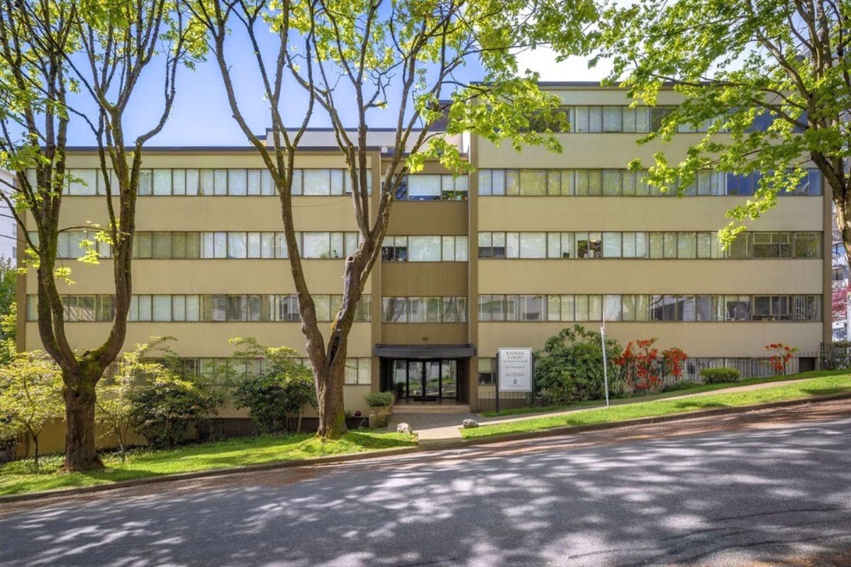 Stephen Court - Building Exterior